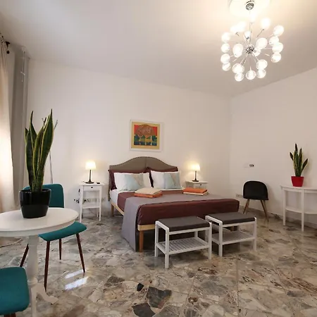 Guest house _ Cavour 156 & Savoia _ 3*