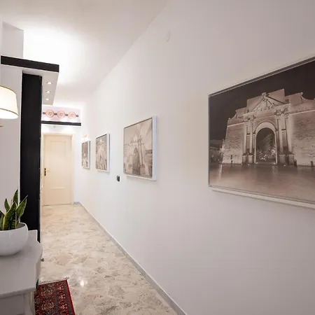 Guest house _ Cavour 156 & Savoia _ 3*