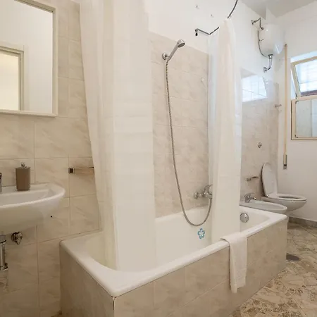 _ Cavour 156 & Savoia _ Guest house Bari