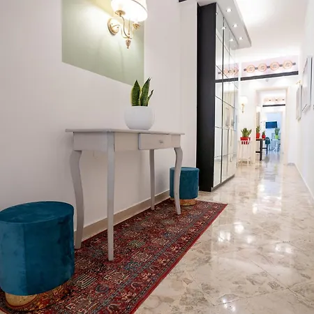 Guest house _ Cavour 156 & Savoia _ 3*