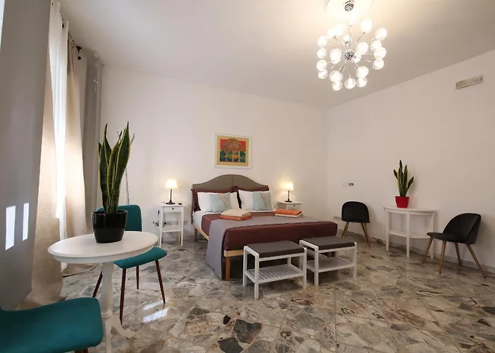 Konukevi _ Cavour 156 & Savoia _ 3*