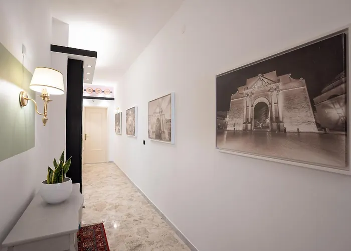 Πανσιόν _ Cavour 156 & Savoia _ 3*