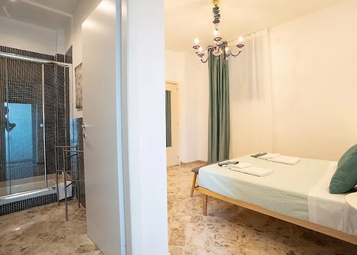 _ Cavour 156 & Savoia _ Πανσιόν 3*