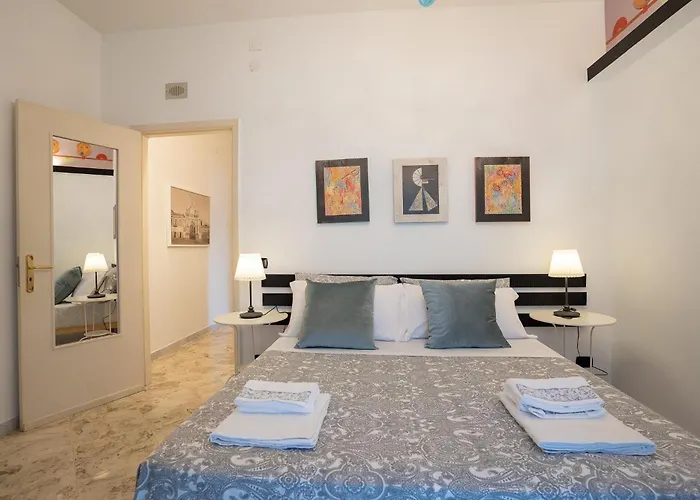 _ Cavour 156 & Savoia _ Konukevi