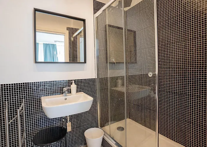 _ Cavour 156 & Savoia _ Konukevi Bari